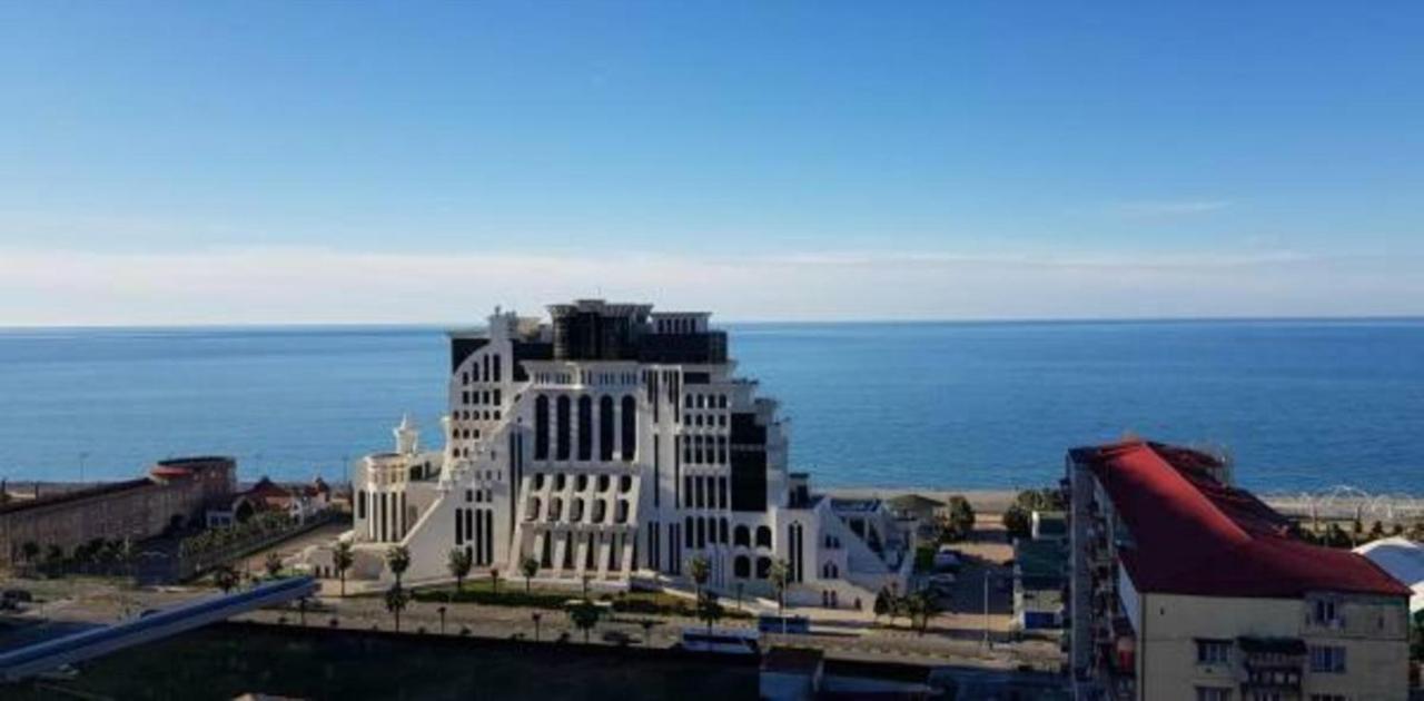 Tamar'S Apartment On Inasaridze 7A Batumi Exterior photo
